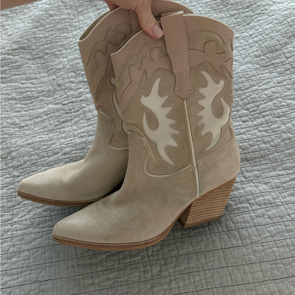 Dolce Vita Beige Suede Western Cowboy Ankle Boots - Women 7.5